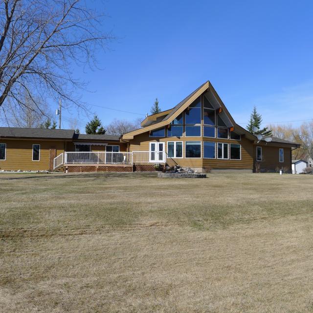 233 Maple Crescent Winnipeg Beach, MB R0C 1B0,