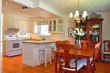 3 Bedroom House  in 123 CHASSIE CRT Richmond Hill, ON &amp;nbsp; L4C 4E8