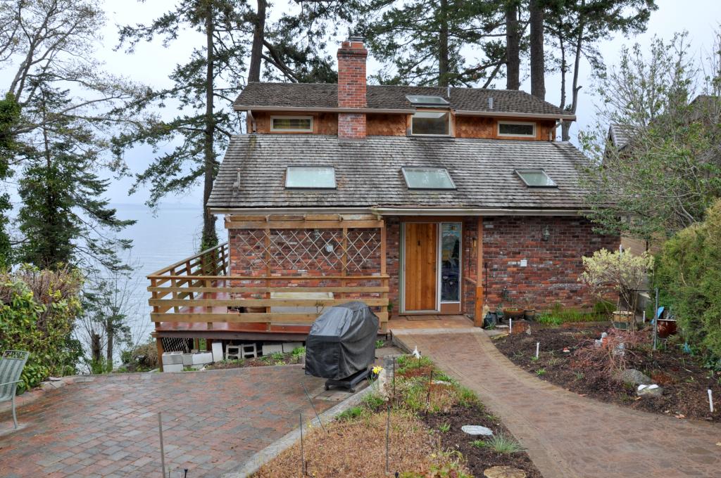 4945 Cordova Bay Rd Victoria, BC V8Y 2K1,