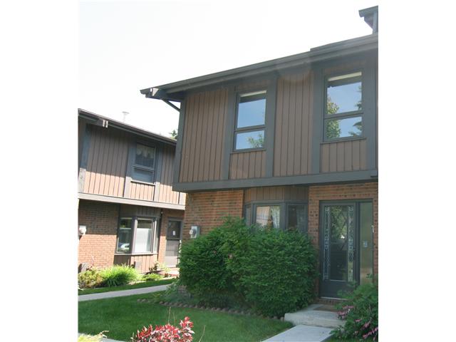 3 Bedroom Row / Townhouse  in # 71 10940 BONAVENTURE DR SE Willow Park, Calgary, AB &amp;nbsp; T2J 5C8