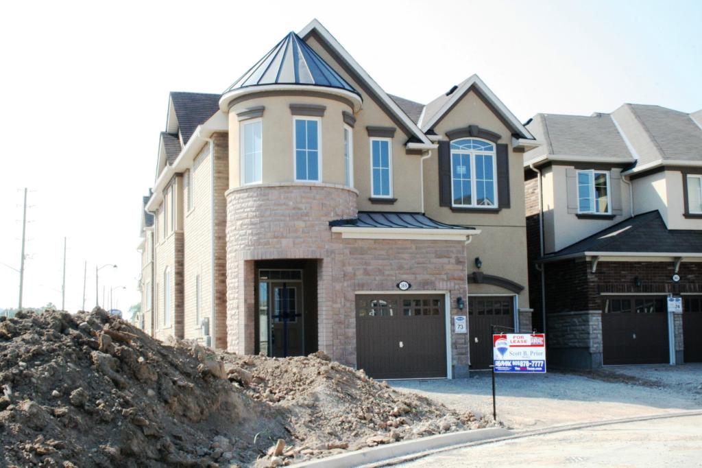 369 Laundon Terrace Milton, ON L9T 7N9,