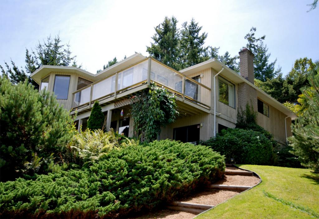 10933 Inwood Rd North Saanich, BC V8L 5H9,