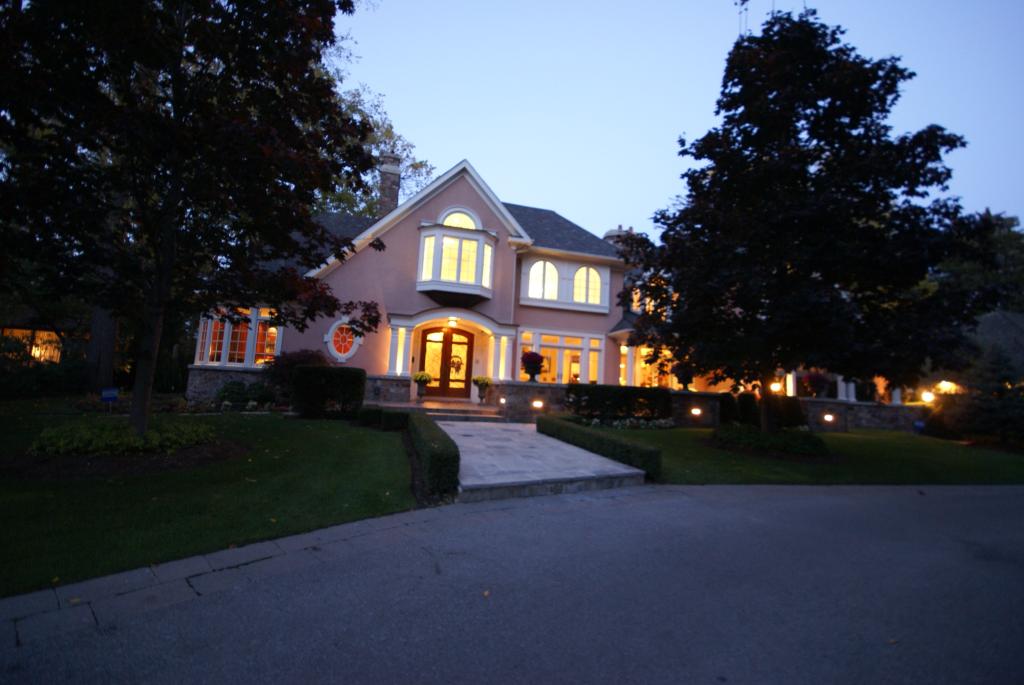 275 Balsam Drive Oakville, ON L6J 3X7,